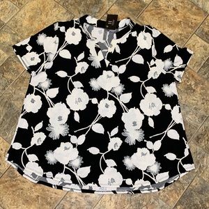 HoneyMe curvy 3X black and white floral dressy shirt. NWT.